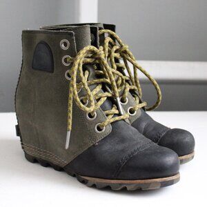 SOREL Women's Green Black 1964 Premium Waterproof  Wedge Heeled Boots Size 6